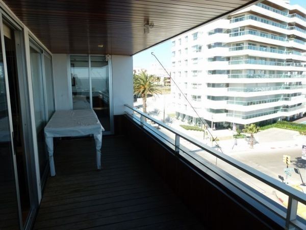 Departamento en venta y alquiler frente al puerto Punta del Este